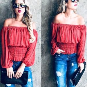 Super cute off the shoulder top! 😉